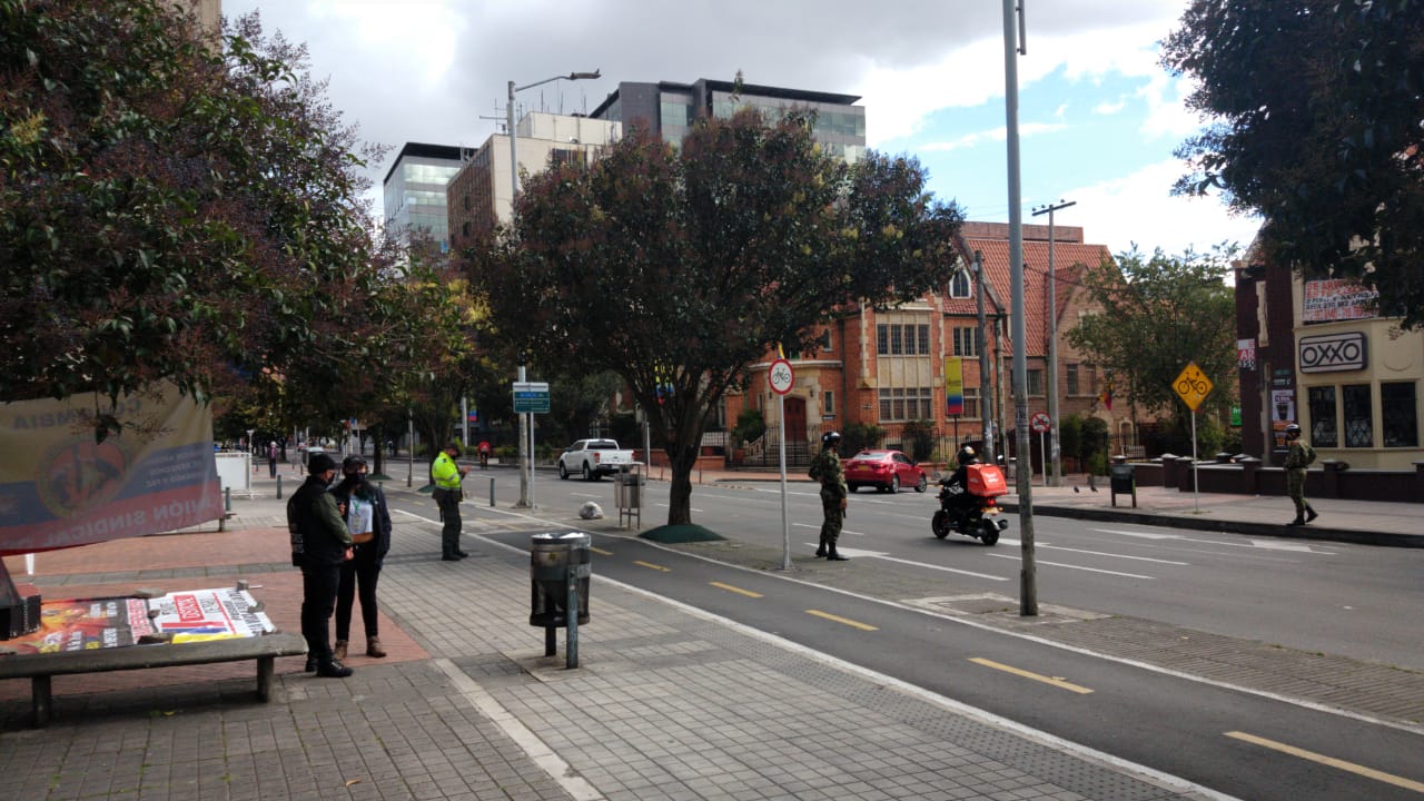 Military police on carrera 13